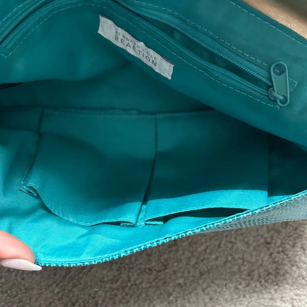 Kenneth Cole‎ Reaction Clutch